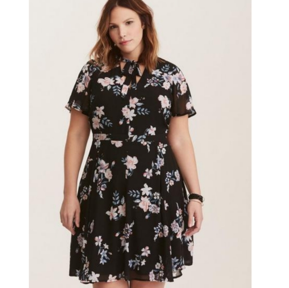 Torrid Multi-Color Floral Print Chiffon Skater Dress Size 14 - Picture 2 of 13